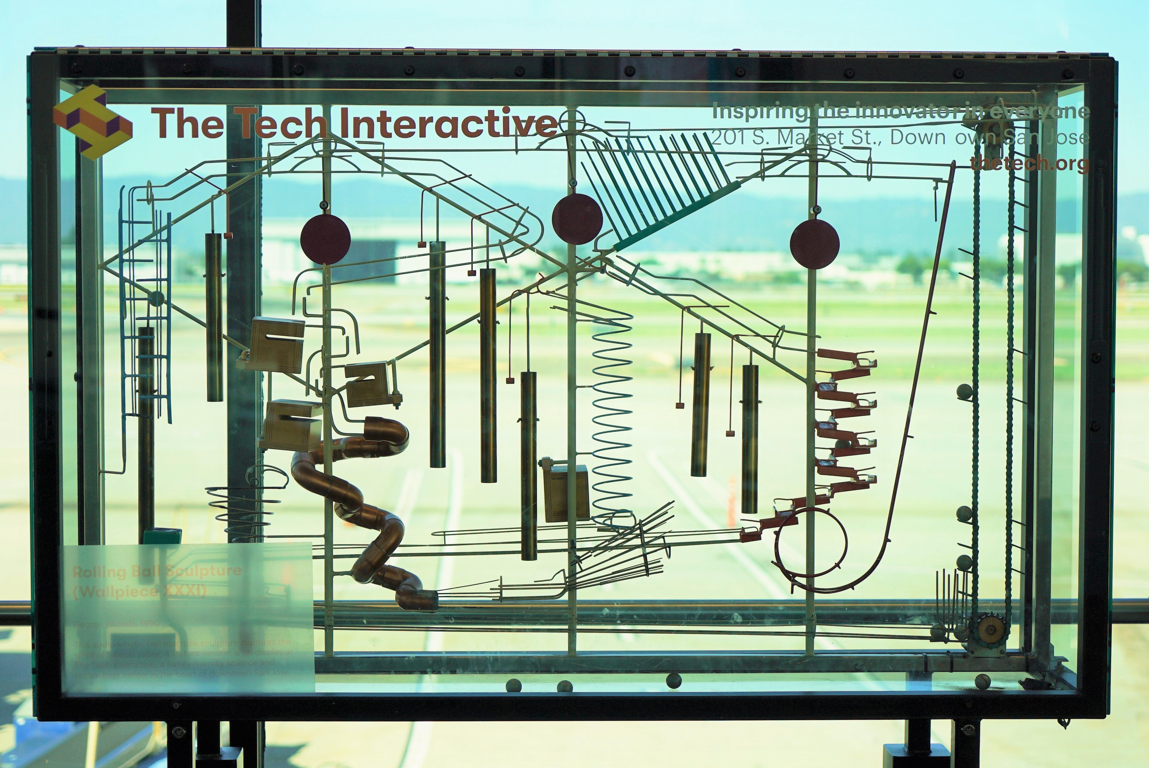 Techno sculpture : ゲームセンター美術館 Rolling Ball Sculpture | San José Mineta Intl. Airport (SJC) | Bay
